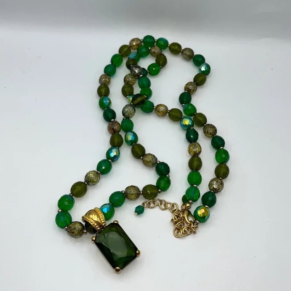 Joan Rivers Green faceted glass Beaded 31" necklace w/ Stone Enhancer Gold tone - Picture 5 of 10